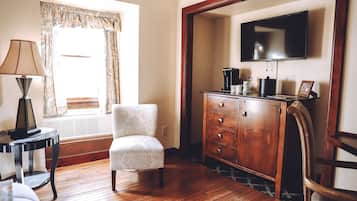 豪華客房, 2 張加大雙人床 (Queen Deluxe Two-Bedroom Suite) | 高級寢具、客房內保險箱、獨特裝潢、布置獨特