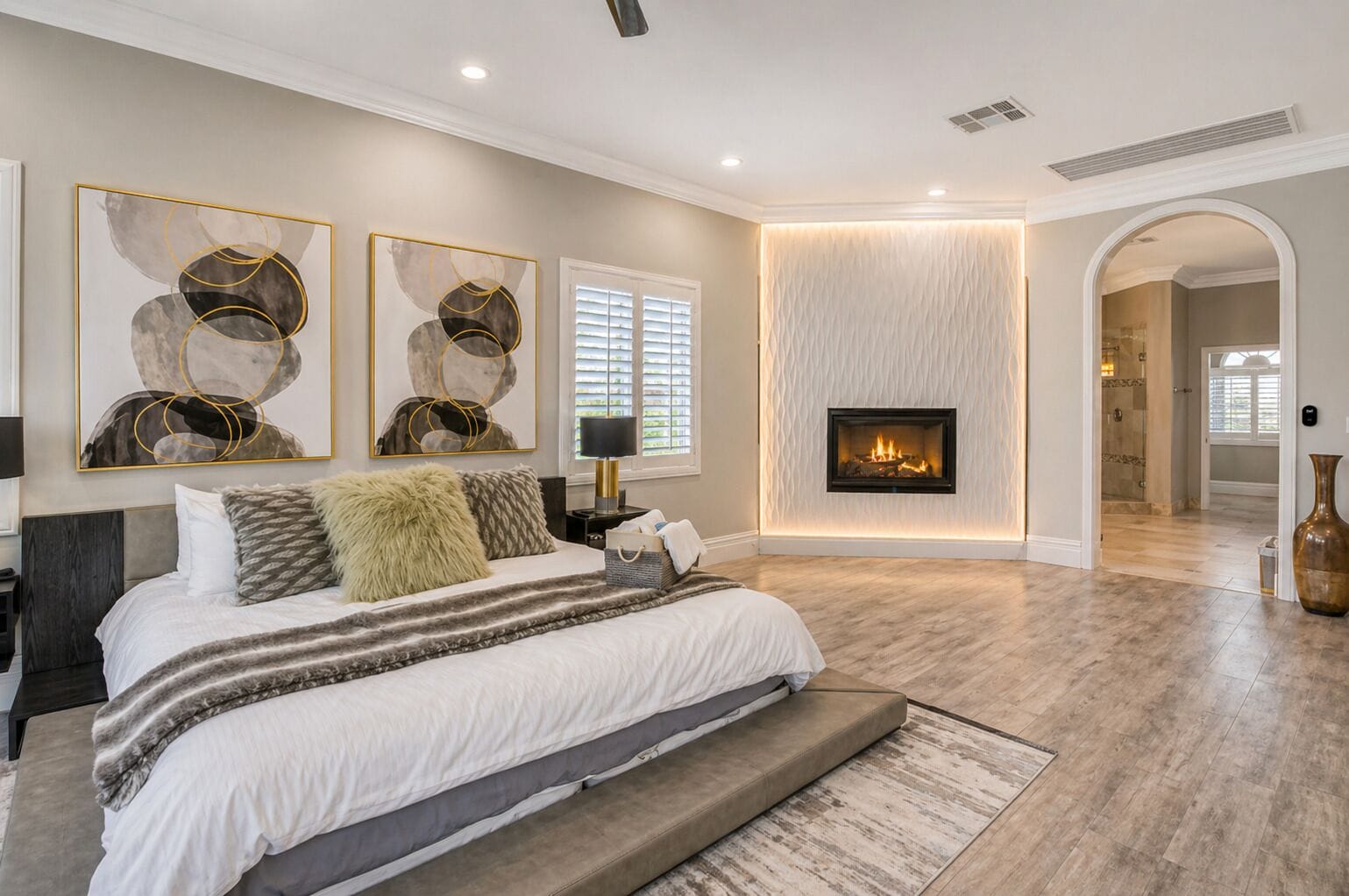 6 bedrooms, iron/ironing board, travel cot, WiFi