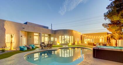 Modern luxury home ! 7 mins from the strip