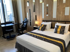 1 Schlafzimmer, Schreibtisch, Bügeleisen/Bügelbrett, Reisekinderbett