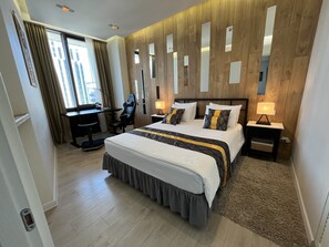 1 Schlafzimmer, Schreibtisch, Bügeleisen/Bügelbrett, Reisekinderbett