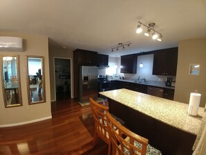 Fridge, microwave, oven, dishwasher - Deer Meadow Ranch in Midpines, close to Yosemite (Midpines)