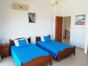 4 chambres, coffre-fort, fer et planche à repasser