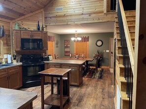 Frigorifero, microonde, forno, piano cottura