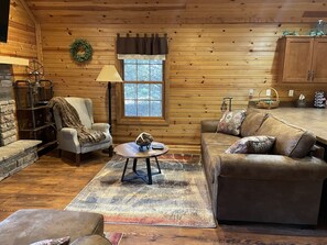 Smart TV, caminetto, lettore DVD