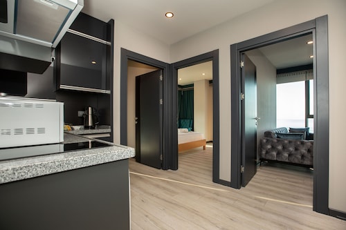 Marina Green Suit Hotel