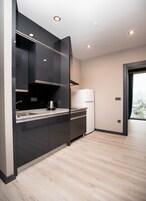 标准套房, 2 间卧室, 部分海景 | 私人厨房 | 电热水壶