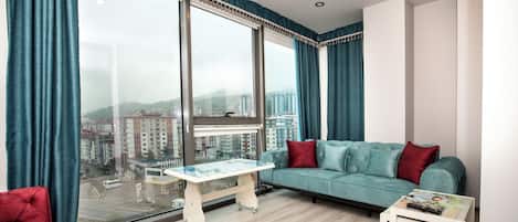 Suite estándar, 2 habitaciones, vista parcial al mar | Vista desde la habitación