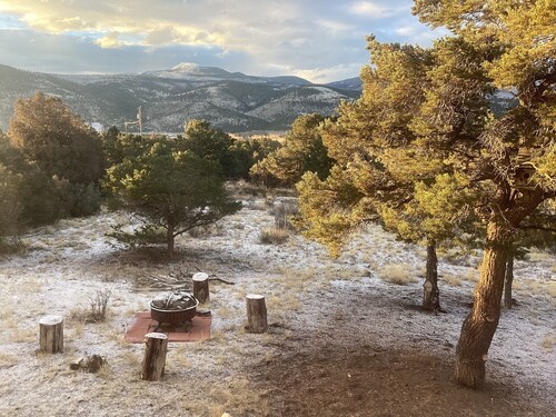 Mountain views, walk to National Forest, close to Rio Grande