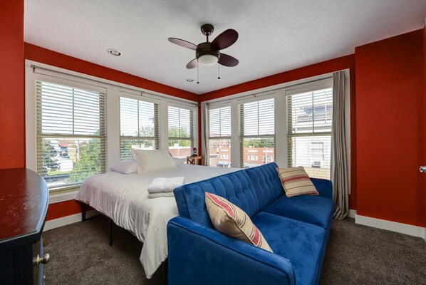 3 bedrooms, in-room safe, iron/ironing board, free WiFi