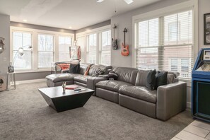 Smart TV y futbolito 