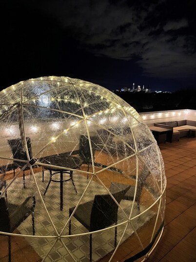 2800sqft Rooftop Home W/Skyline Views+80 in tv, Darts, Shuffleboard and more! 