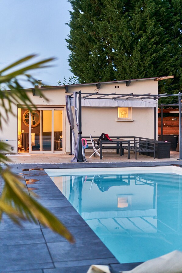 Outdoor pool, a heated pool - Studio (Saint-Seine-en-Bâche)