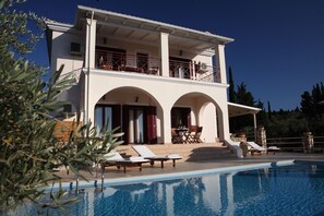 Piscina a l'aire lliure 