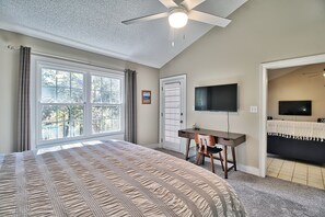 3 bedrooms, in-room safe, desk, iron/ironing board - Family/Pet friendly home beside the Waccamaw River.  (Conway)