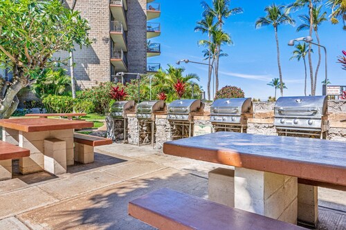 Walk To Beach! Beautiful Ocean Views from Condo W/ Lanai, Pool & Hot Tub, BBQ