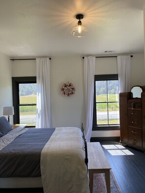 4 bedrooms, iron/ironing board, free WiFi, bed sheets