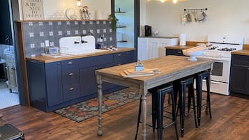 冰箱、微波炉、烤箱、炉灶