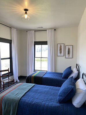 4 bedrooms, iron/ironing board, free WiFi, bed sheets