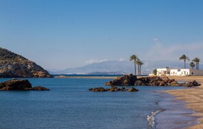 Playa en los alrededores y pesca 