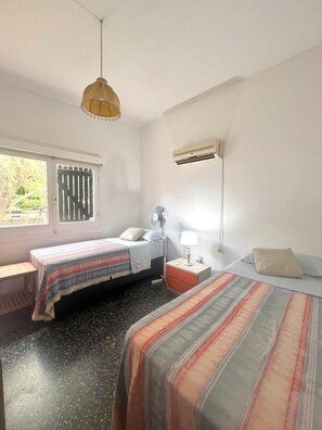 2 間睡房、床單、方便輪椅出入