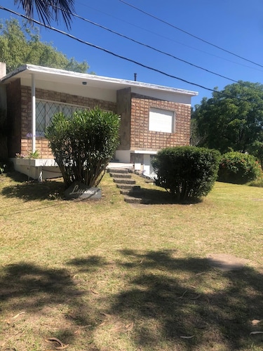 House Piriápolis Residential area beach 3 blocks
