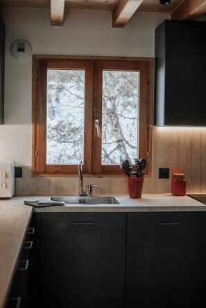 Fridge, microwave, oven, stovetop - 12-person chalet 200m from chairlift (Fontcouverte-la-Toussuire)