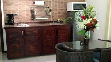 Fridge, microwave, stovetop, coffee/tea maker