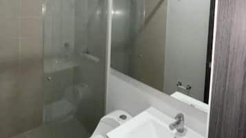 Shower, pancuran hujan,  dan handuk