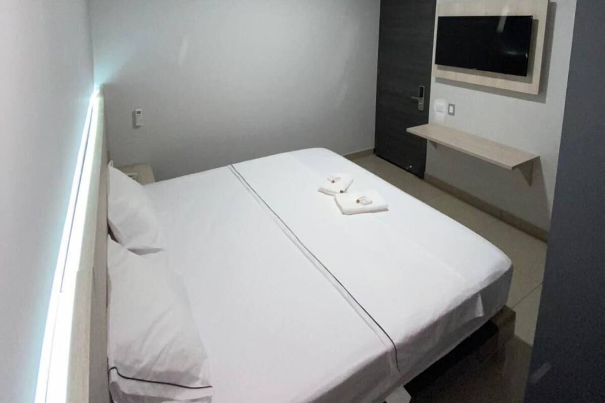 WiFi (free), bed sheets