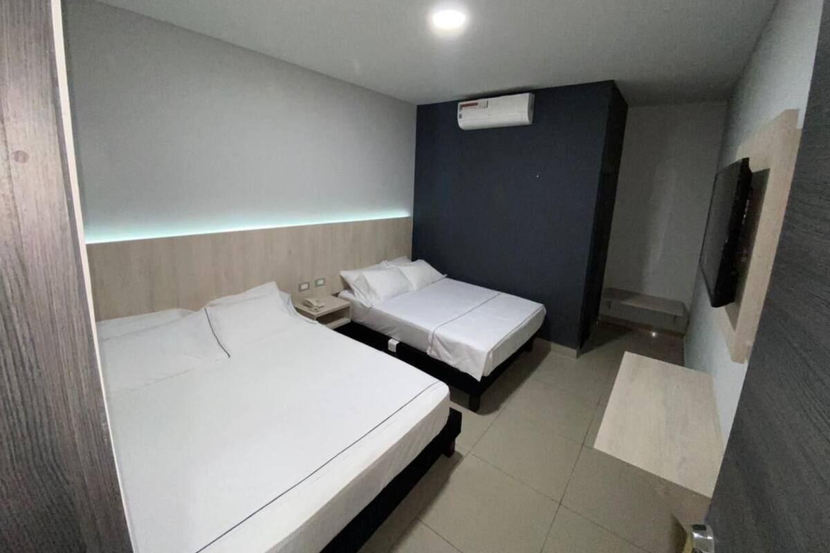 Twin Room | WiFi (free), bed sheets