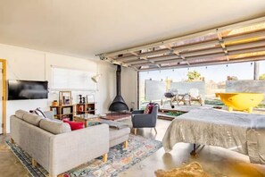 Interior - JT's Star Catcher Cabin (Yucca Valley)