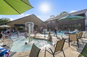 Indoor pool, outdoor pool - Closest to Indoor & Outdoor Pool + 4 Huge Suites + Stone's throw to SDC   (Branson)