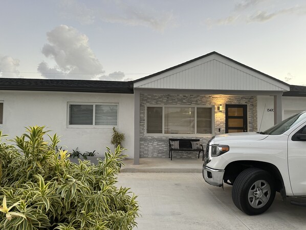 Exterior - Spacious Getaway Home Waiting for You! (Homestead)