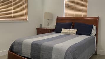3 bedrooms, desk, WiFi, bed sheets