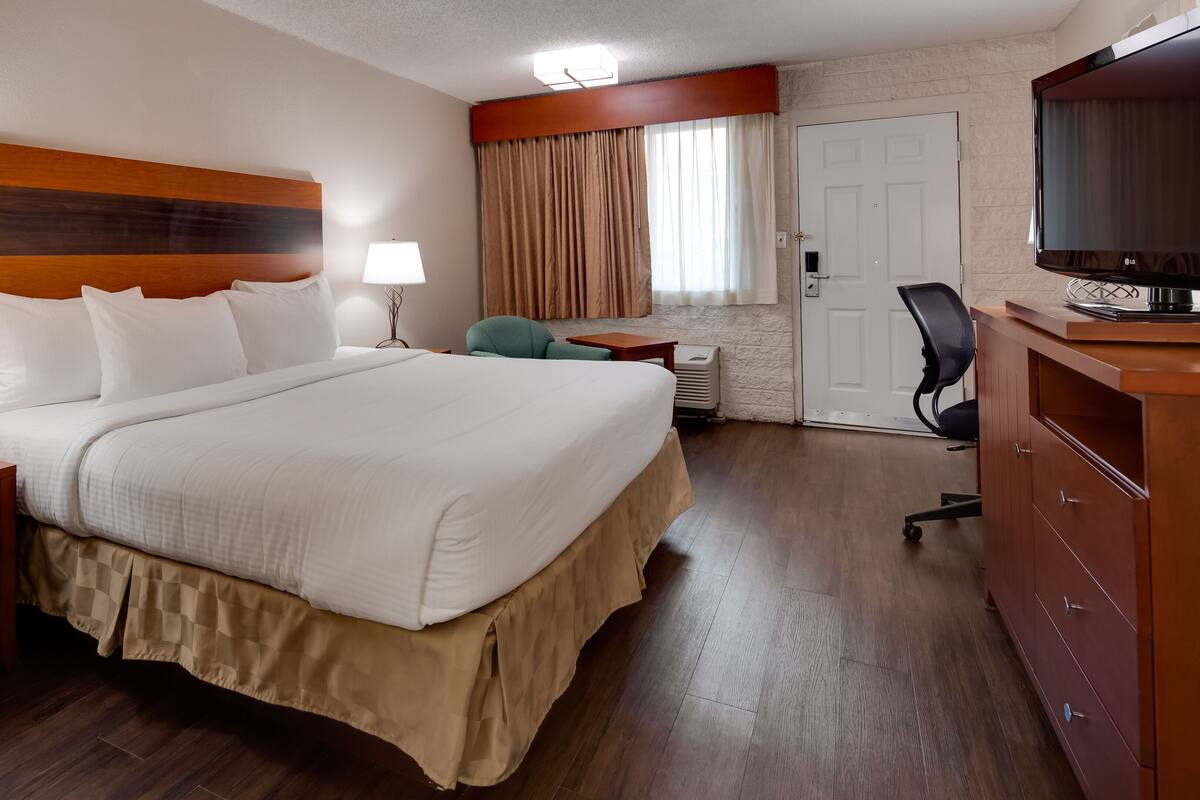 In-room safe, desk, laptop workspace, blackout curtains