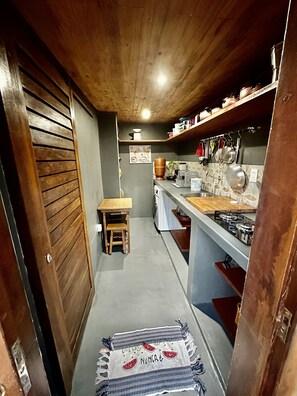 冰箱、炉灶、茶具/咖啡用具、电热水壶