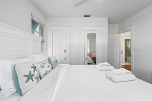 6 chambres, bureau, fer et planche à repasser, lit parapluie