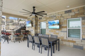 Outdoor dining - Experience Serene Lakeside Living at Heavenly Views of Hell's Gate! BRAND NEW (strawn)