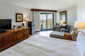 Room - Kauai Beach Resort, Oceanview Room, Restaurants on Site, 4 Resort Pools jacuzzi  (Lihue)