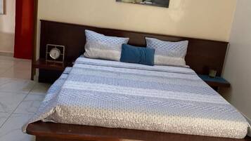 2 bedrooms, desk, travel cot, free WiFi