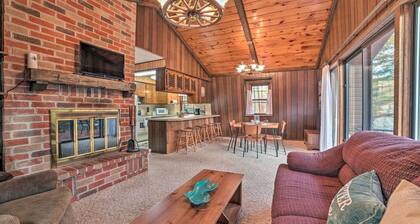 < 3 Mi to Higgins Lake: Roscommon Cabin w/ Deck