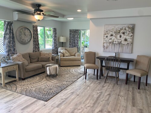 Coconut Grove Cottage, Walk to Beach and Downtown