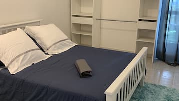 1 habitación, tabla de planchar con plancha, wifi y ropa de cama