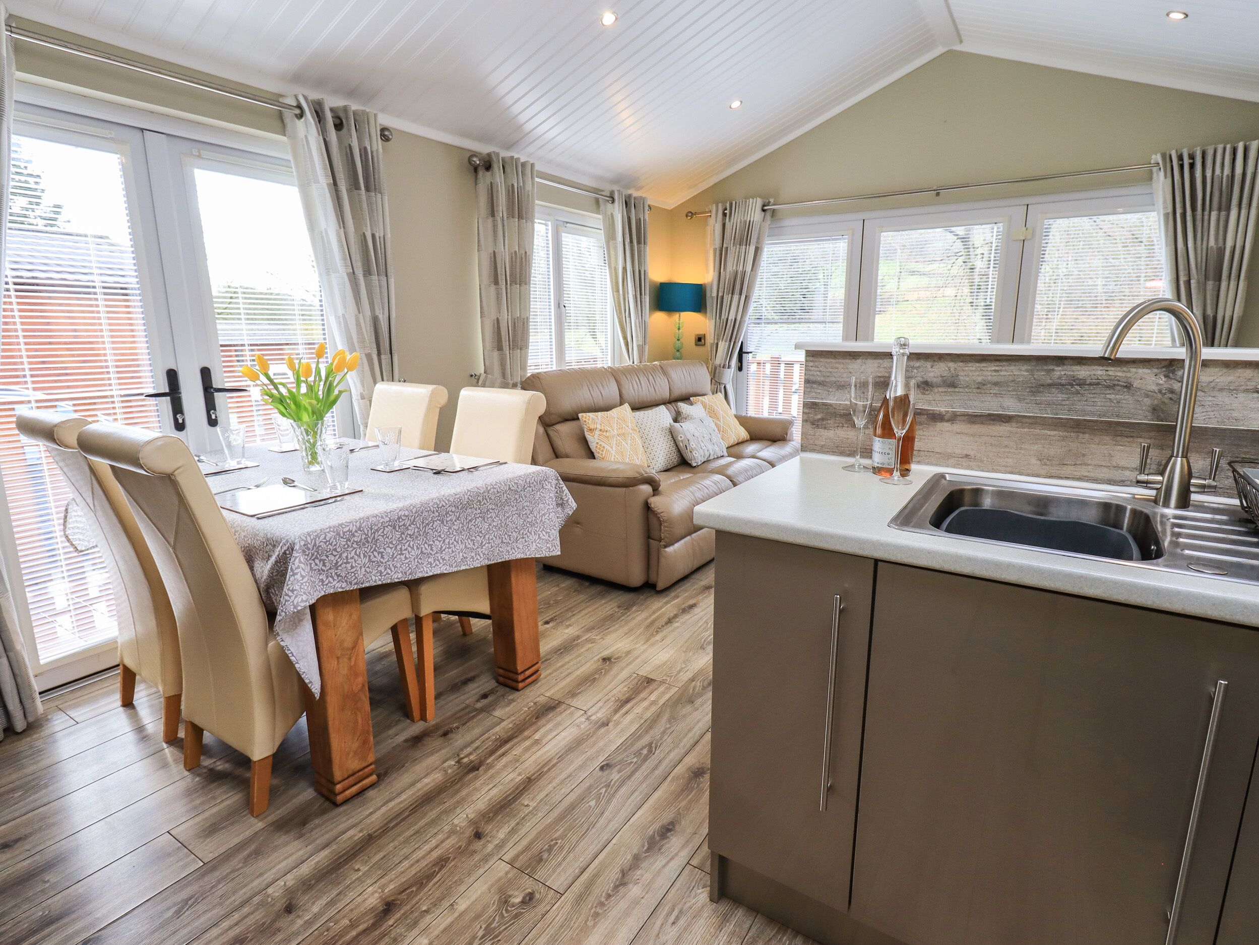 Småhus | Eget kjøkken | Kjøleskap og kjøkkenutstyr