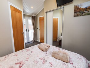 Cottage | 2 bedrooms, individually decorated, individually furnished, free WiFi