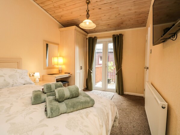 2 bedrooms, individually decorated, individually furnished, free WiFi