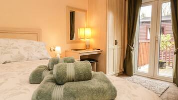 Cottage | 2 bedrooms, individually decorated, individually furnished, free WiFi