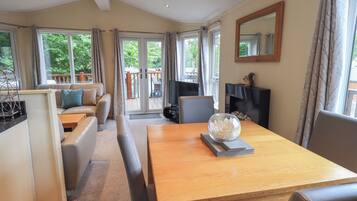 Cottage | Dining