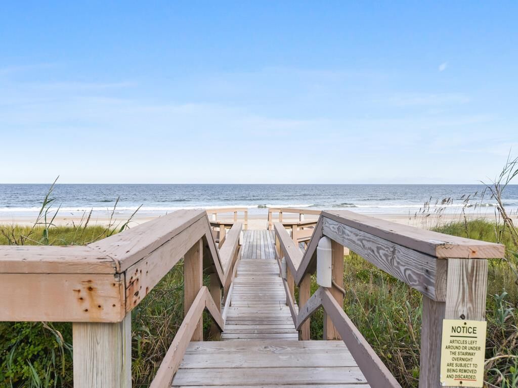 Cozy one bedroom two bath condo by the sea